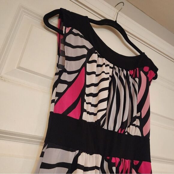 Stretchy silky black and pink mini dress - Picture 2 of 4